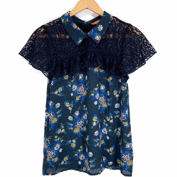 Modcloth Tops - Modcloth Blue Floral Blouse with Lace